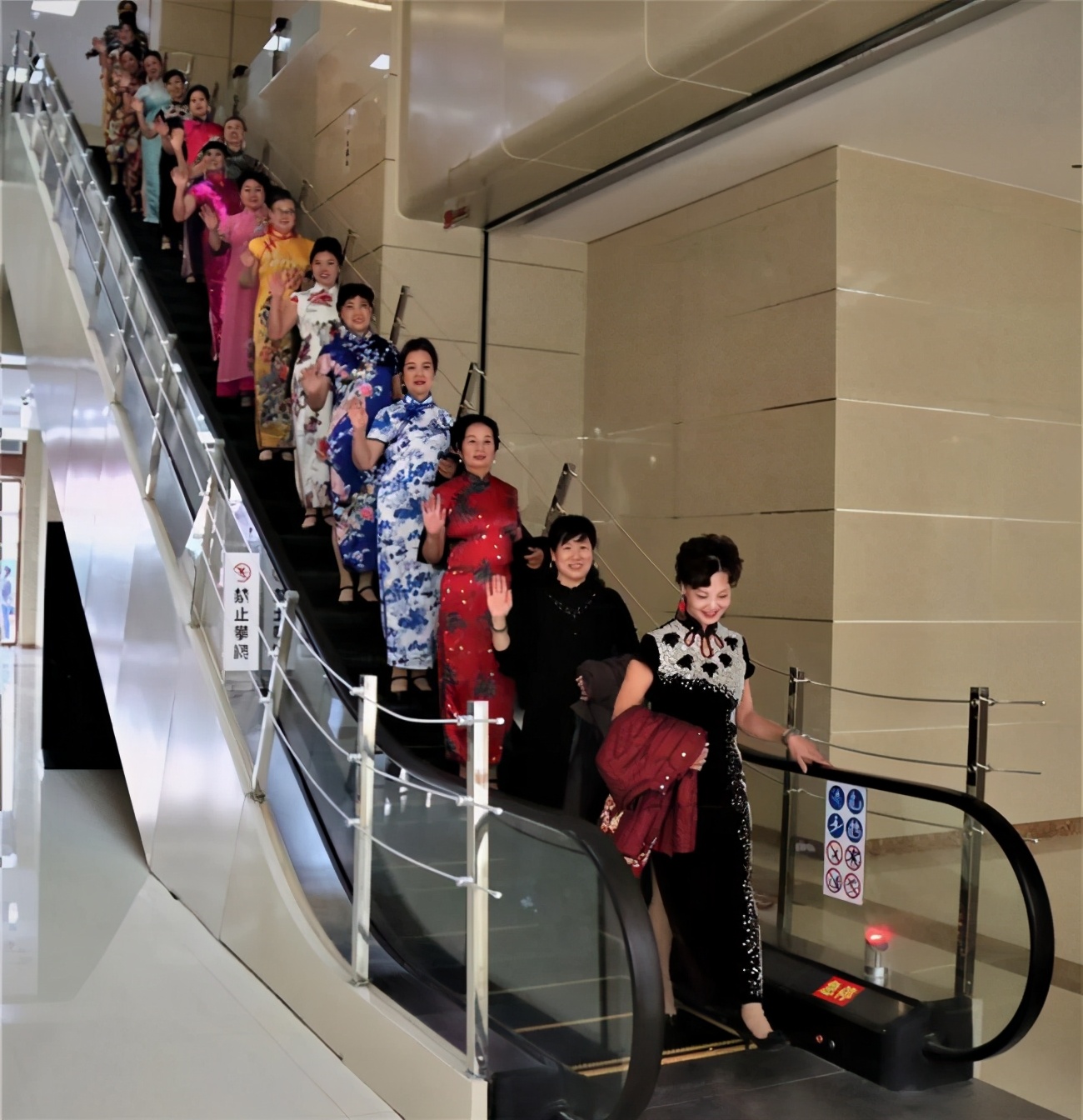 永源全民艺术大赛(第五届)盛大开启 夕阳红艺术团参加比赛获奖