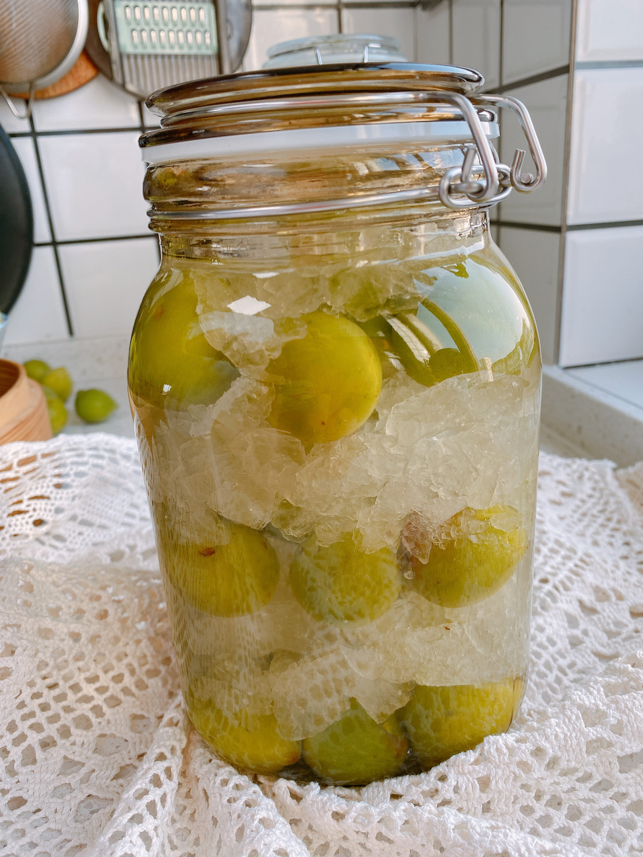 青梅酒用浓香还是酱香好喝,青梅酒最好选什么白酒