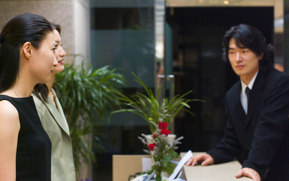 父母催着去相亲怎么办,年纪轻轻家里人催着相亲