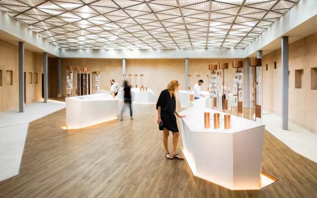 迪拜从小渔村变成壕城,迪拜从一个小渔村发展到现在