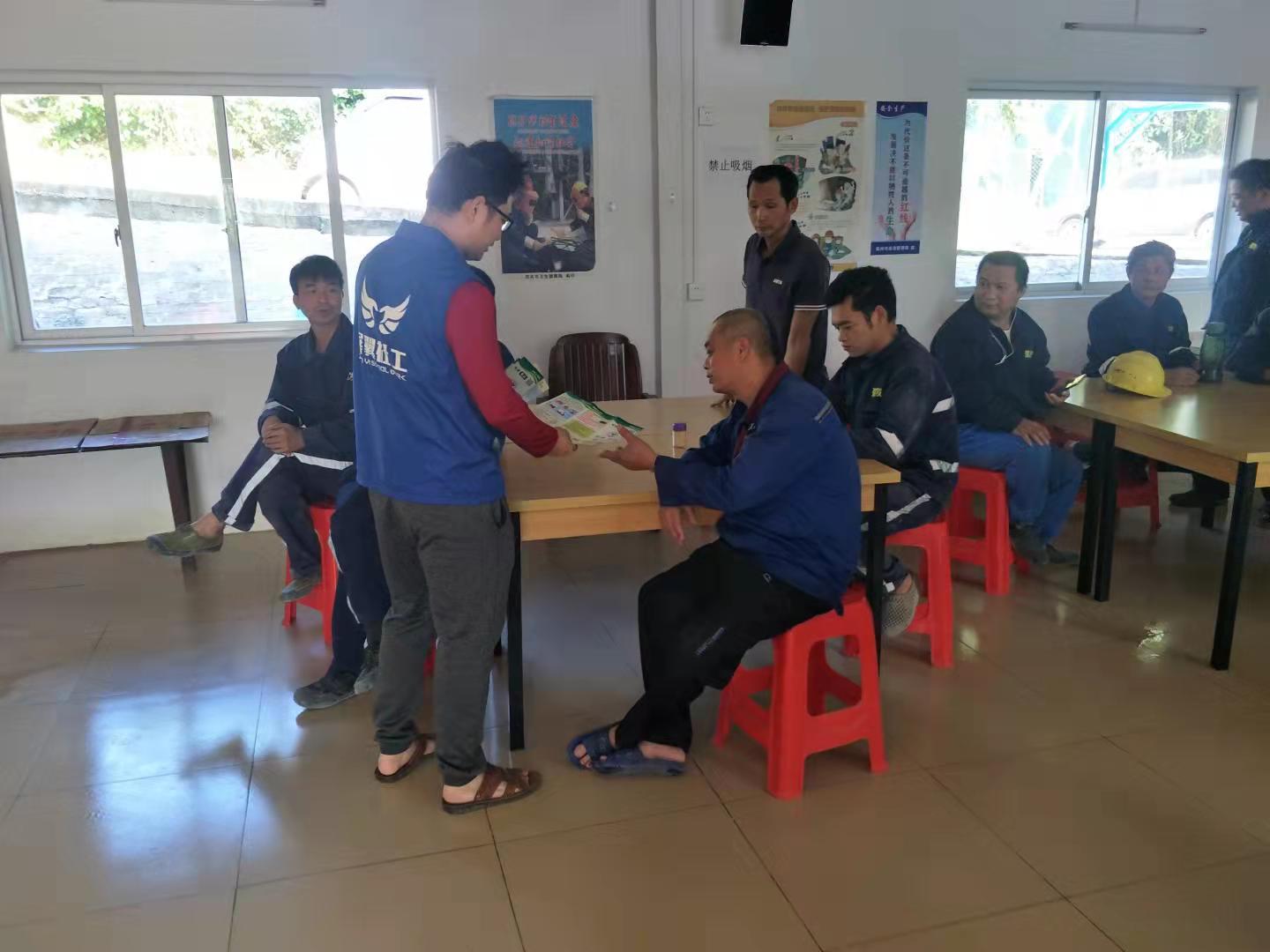 民警深入辖区开展禁毒尿检,派出所通知涉毒人员尿检