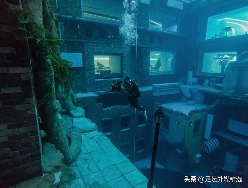 世界最深泳池在迪拜开业,迪拜全世界最高的游泳池