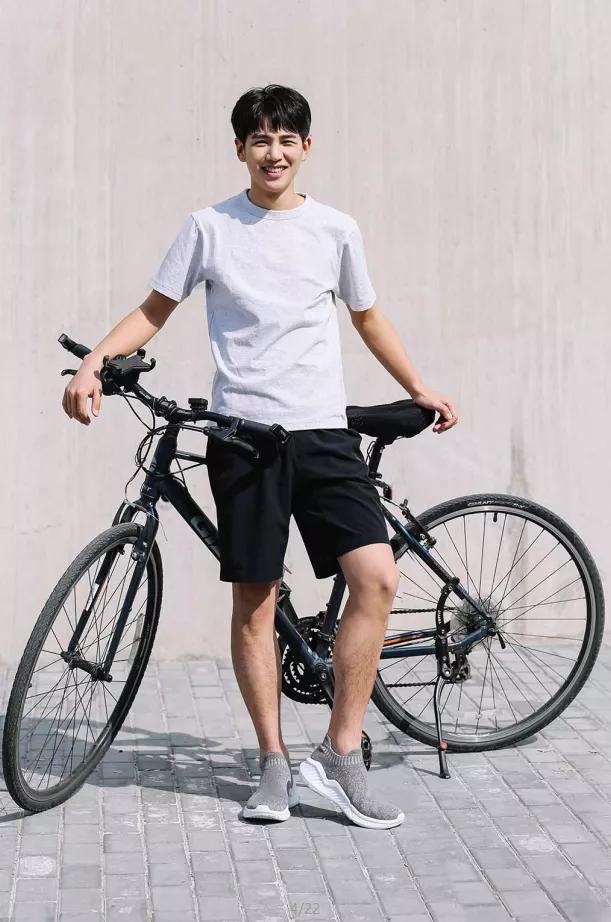 好轻、好穿、好舒服，双脚自由呼吸