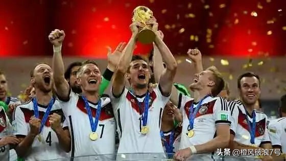 天下足球经典文案青春是一首诗,天下足球亨利经典文案完整版