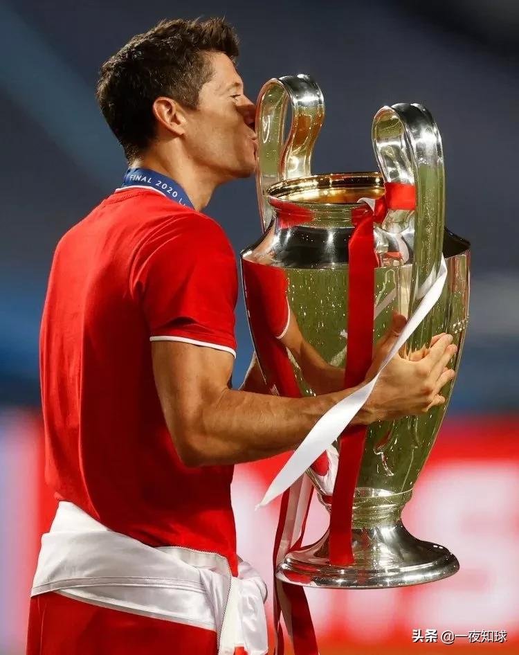 兢兢业业的莱万