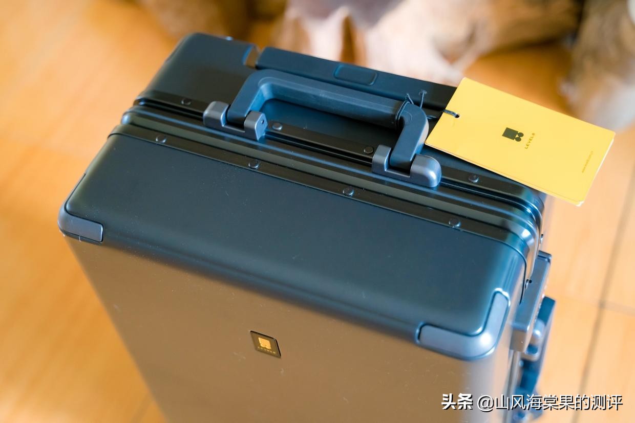 地平线八号行李箱个性装扮,地平线八号行李箱如何鉴定为正品