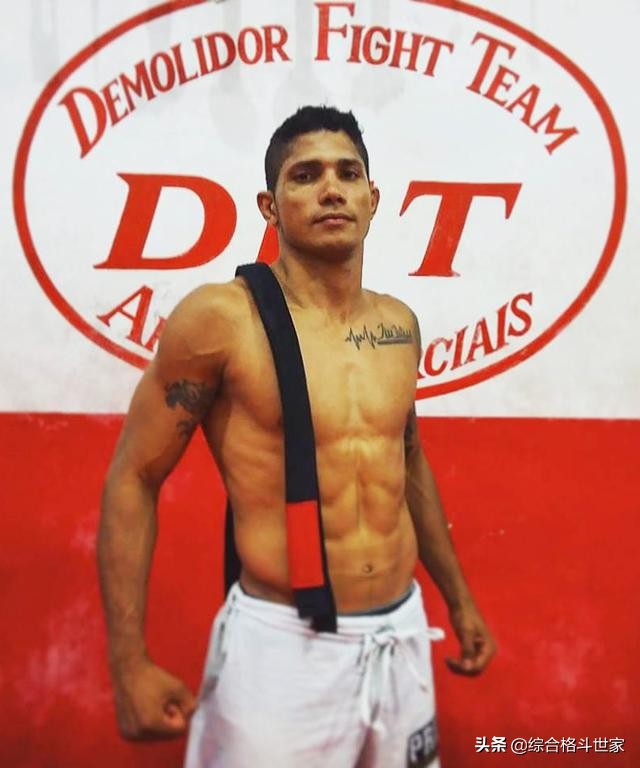 巴西柔术的段位系统白带和蓝带和紫带和棕带和黑带