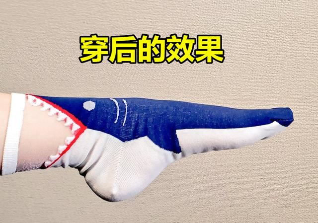 日本网友晒出“看到就想买的袜子”，漫迷：鲨鱼会“吃撑”的