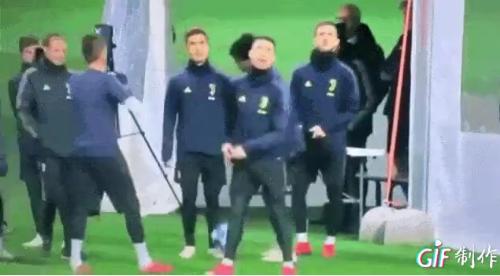 罗三岁训练场面,c罗三岁踢足球比赛