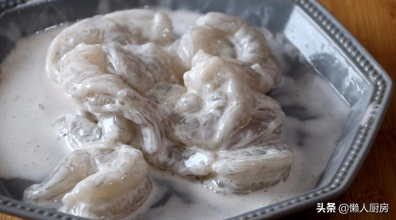 怎么把大虾炒外酥里嫩,如何做虾好吃又简单油焖大虾