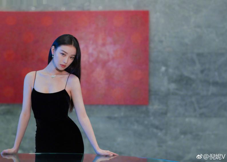 长相普通女孩和漂亮女孩,周冬雨杨超越早期视频