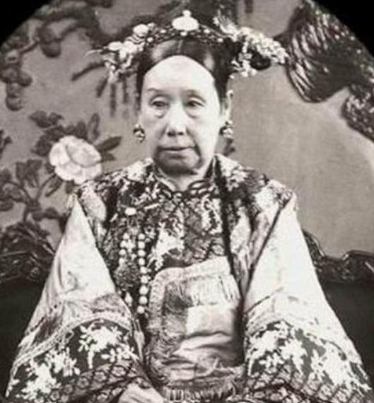 纳兰明珠三大功绩,纳兰明珠给谁当过侍卫