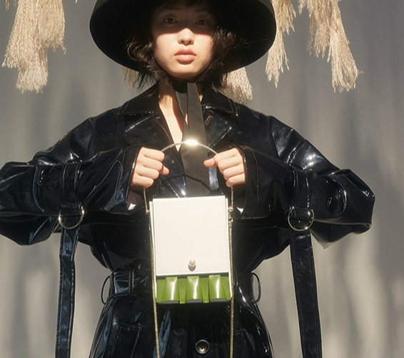 不要再背烂大街的双肩包了,别再背烂大街的轻奢包