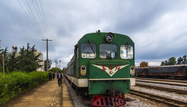 为什么火车不愿意提前进站,火车为啥宁愿晚点也不提前到站