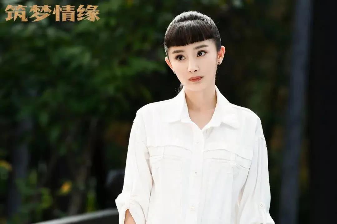 厚刘海和稀刘海哪个好看,厚刘海和八字刘海