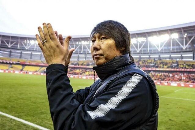 营造一个良好的足球氛围,建立自己的足球队需要什么