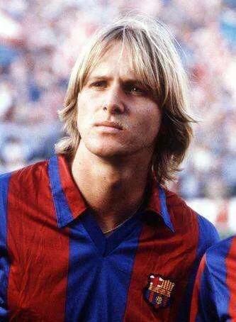 德国足球史上两大天才中场，谁更有才华？