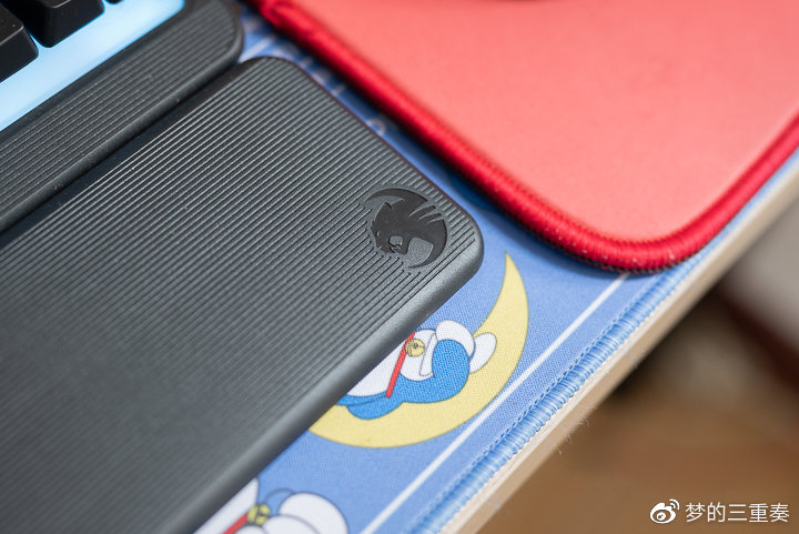 打游戏灯光炫酷的键盘,怎么才能有自己的炫酷桌面