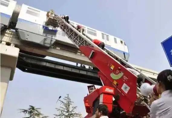 列车发生故障救援的流程是怎样的,地铁列车坏了怎么疏散