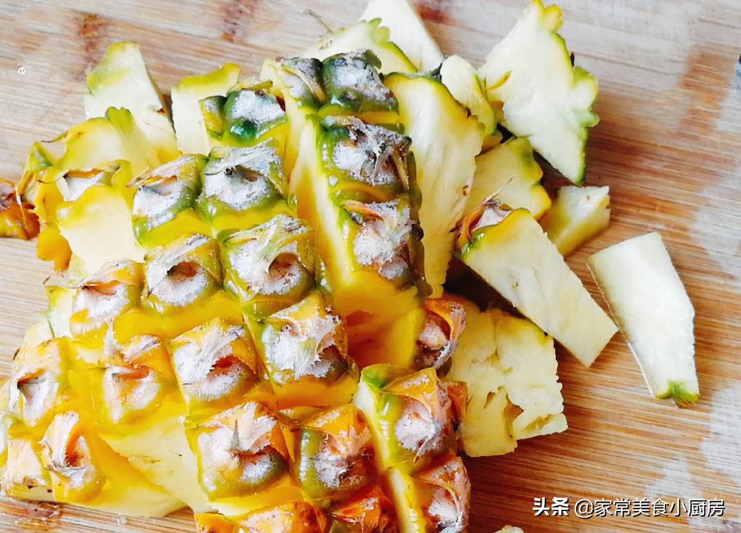 菠萝好吃不会削?简单一招处理菠萝,不用削皮不用挖眼,香甜可口