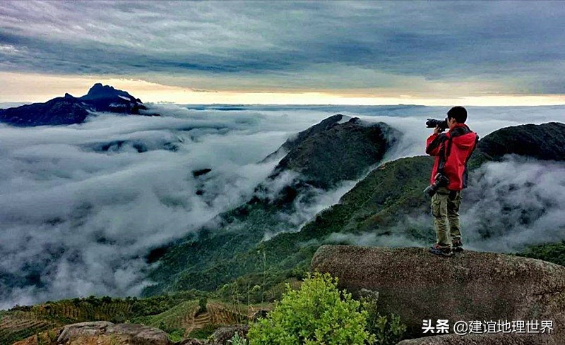 中国有几个地方有天池,天池有哪几个景点