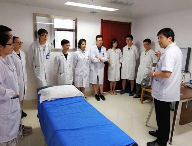 医学类最吃香的三个专业,哪些医学类专业本科毕业生薪资高