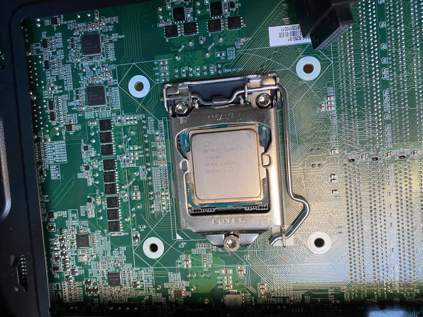 cpu安装在主板上还能拿下来吗,电脑换了主板和cpu需要重装系统吗