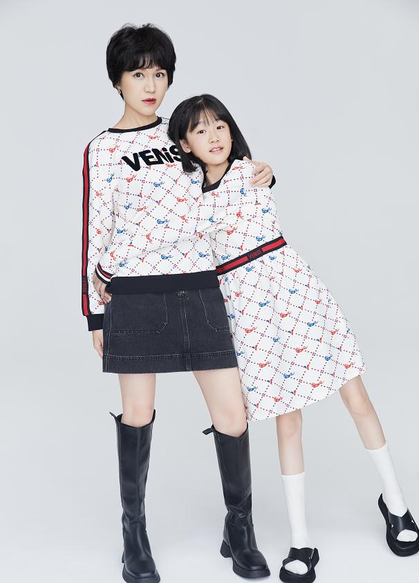 鲍蕾陆毅贝儿写真,鲍蕾母女照片