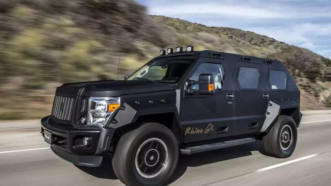 底盘装甲一般喷的是什么样颜色的,新车喷底盘装甲多久能开