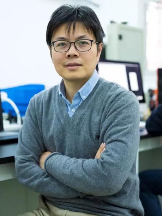 国际关注！江苏80后教授成果被美国永久收藏，近日还把校训写进DNA！