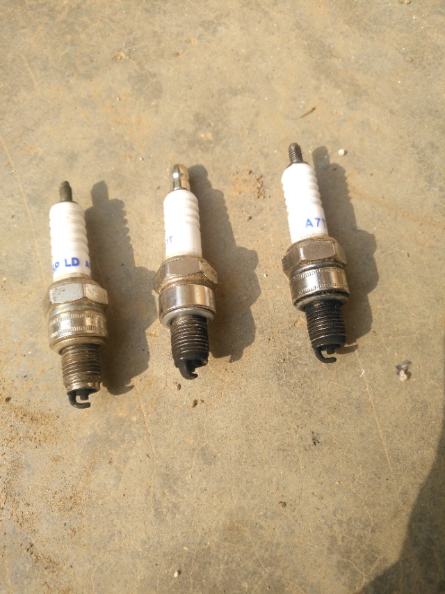 摩托车冒黑烟烧火花塞咋回事,摩托车冒白烟处理教程