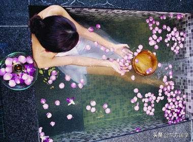 夏天洗澡什么姿势最好,夏天什么水洗澡好