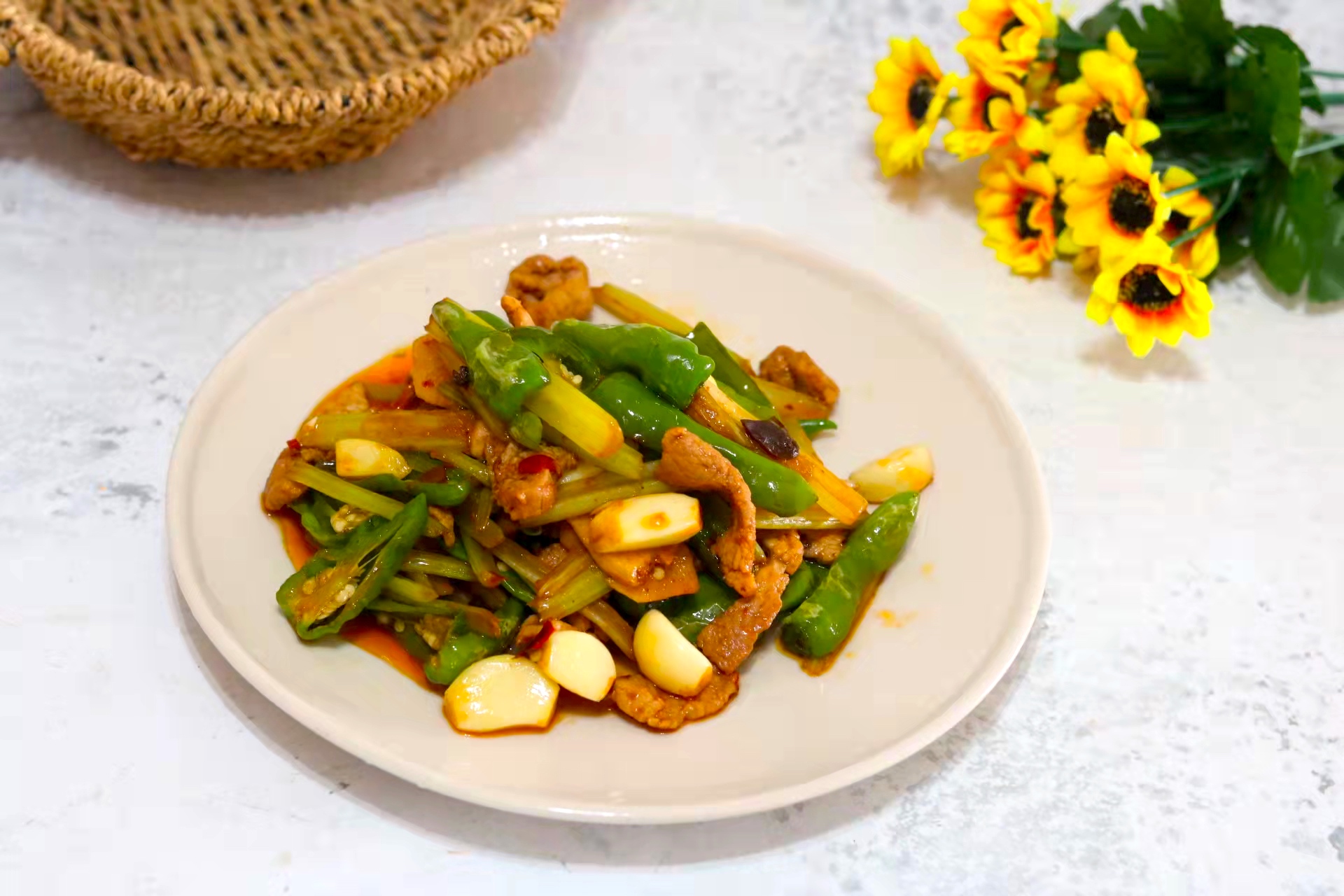 炒肉丝是用梅花肉还是里脊肉,辣椒炒梅花肉的正确方法