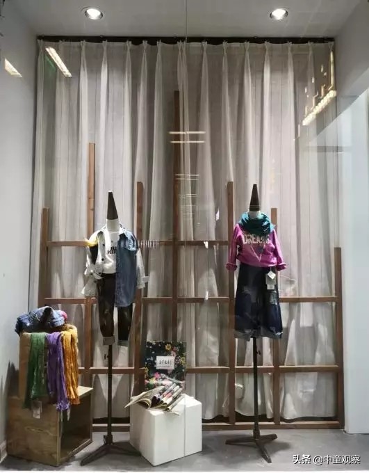 女童洋气浅色系秋款童装陈列图片,青少年男童装12到15岁陈列搭配