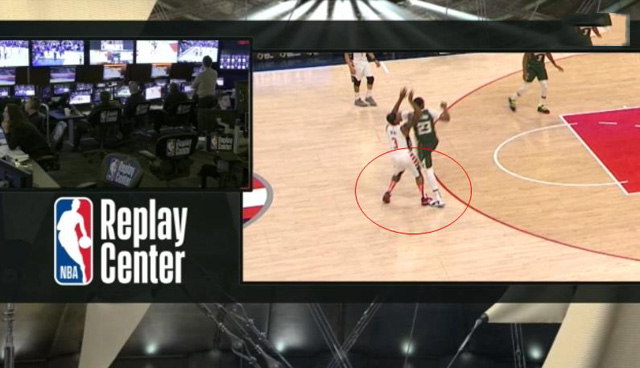 nba争议场面,nba总决赛雄鹿垫脚