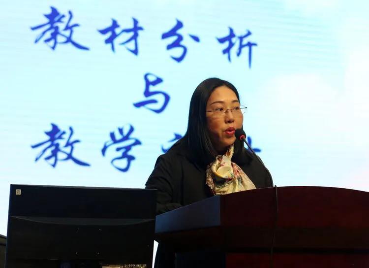 巴陵郡三湘四水英才聚，香樟园高谈阔论红烛燃