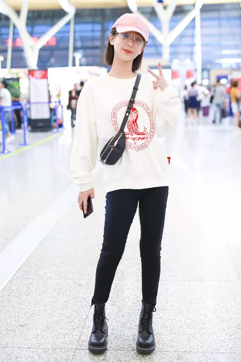 这篇春晚穿搭主要是来回(应)馈(付)社(老)会(板)的!