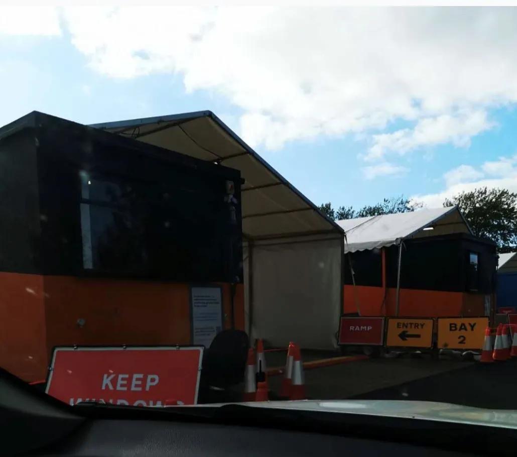 卞江｜我亲身去测了一下新冠，才知道英国的数据有多不靠谱