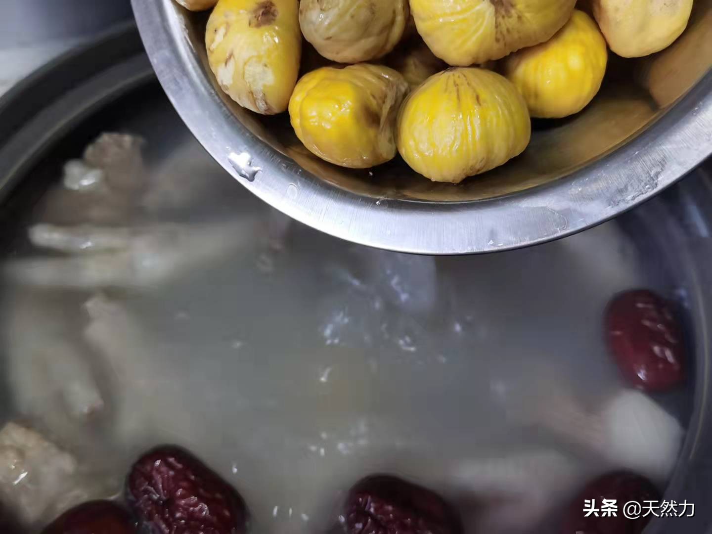 广东板栗骨头汤的做法,排骨靓汤家常煲汤大全