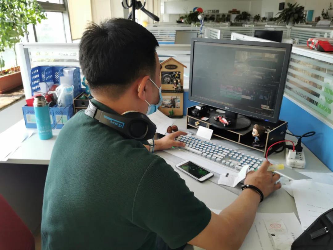 一觉醒来感觉左耳塞住了耳鸣,早上起来就一直耳鸣