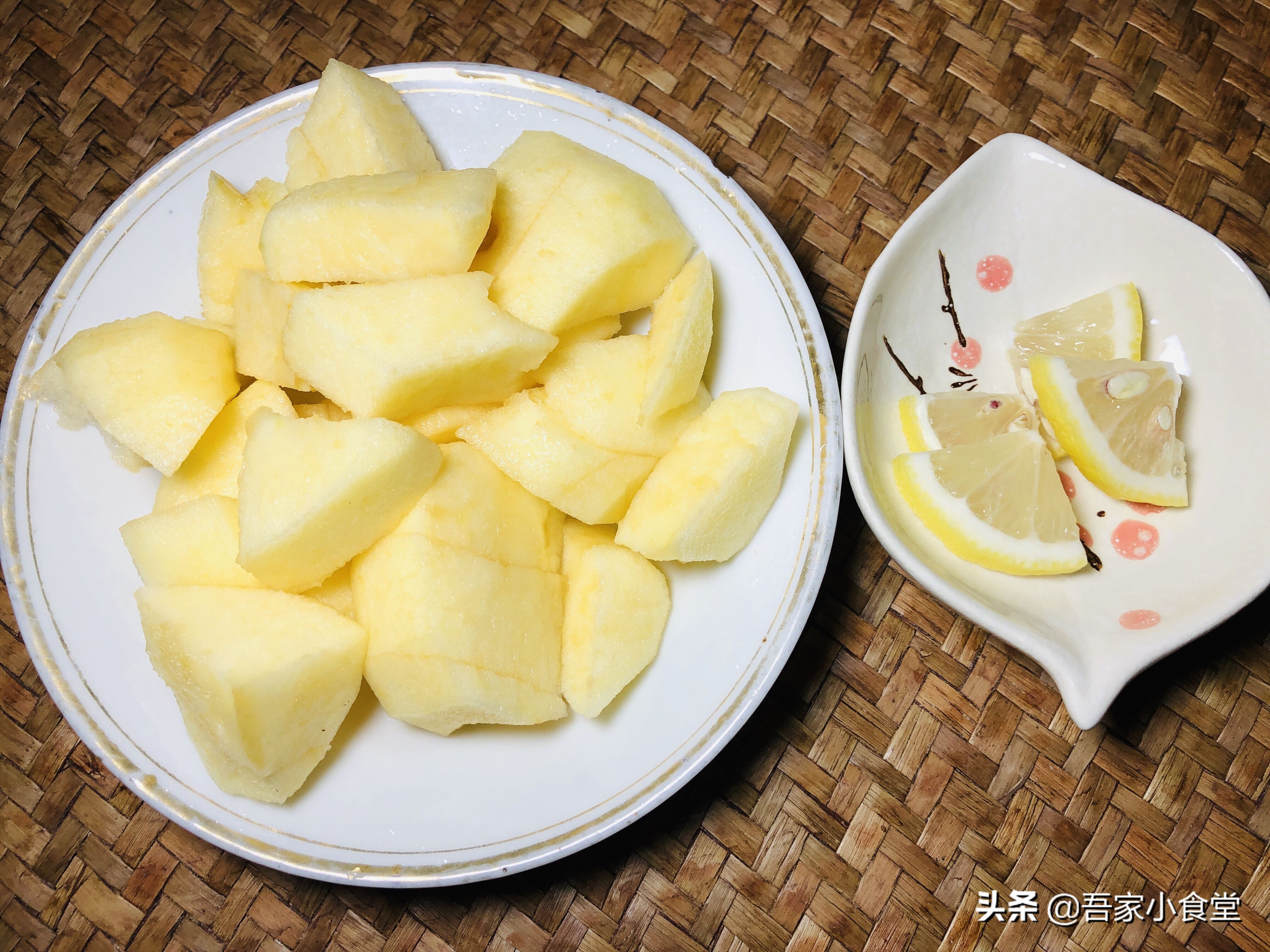 苹果汁怎么榨不氧化变黑，到底是加白醋柠檬还是盐，我来告诉你