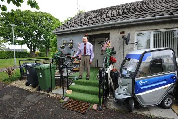 洪水灾害学校,学校下暴雨被水淹了
