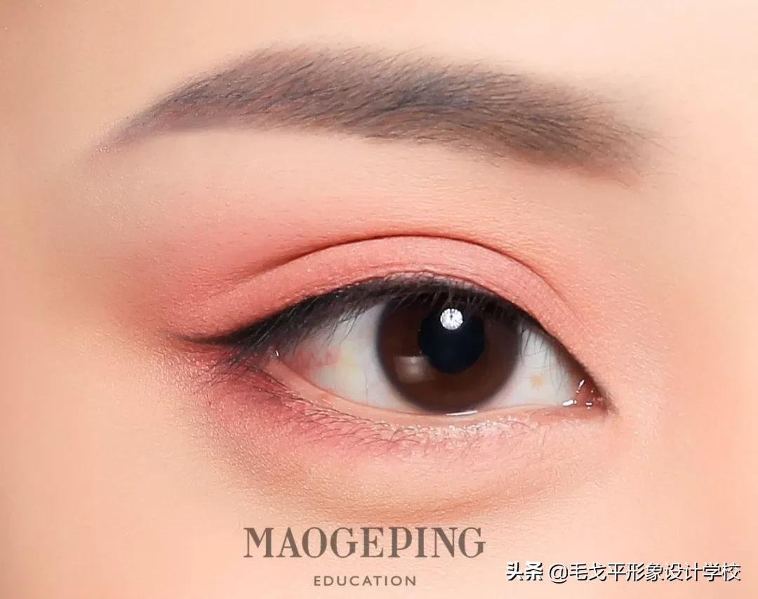 女团眼妆豆沙蜜桃色,单眼皮的蜜桃色眼妆