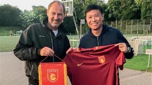 足球名将区楚良,区楚良生涯最佳扑救