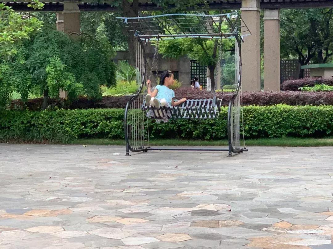 我叫雅居乐花园，我只想做个安安静静的*男美**子