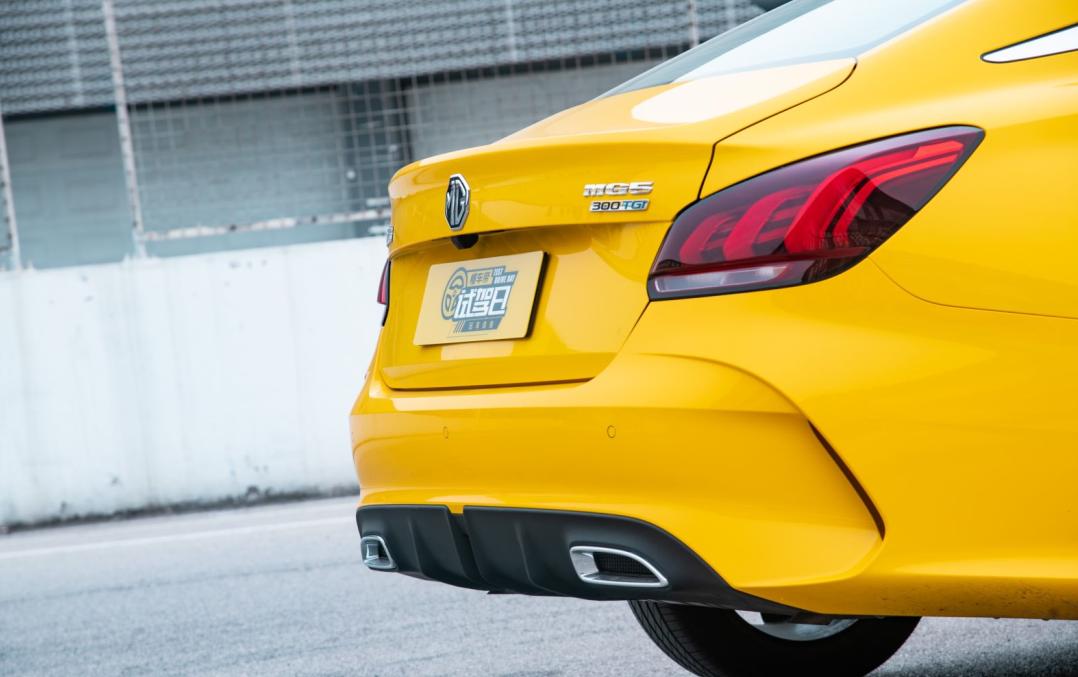 性价比高颜值超高平民轿跑名爵5,10万左右名爵5