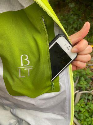 始祖鸟冲锋衣beta荧光绿穿搭,始祖鸟arcteryxleafalphagen2冲锋衣