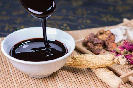 龙眼西洋参玉灵膏熬制40个小时,玉灵膏中所用龙眼是干的还是湿的