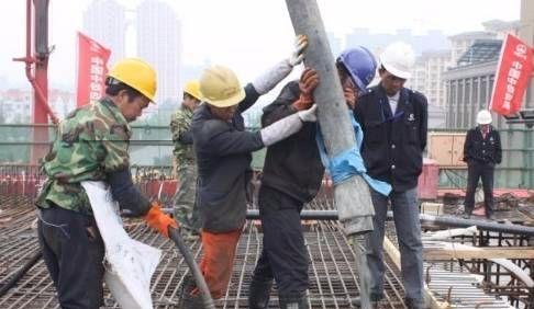 振动混凝土棒操作要求,振动混凝土棒正确使用照片