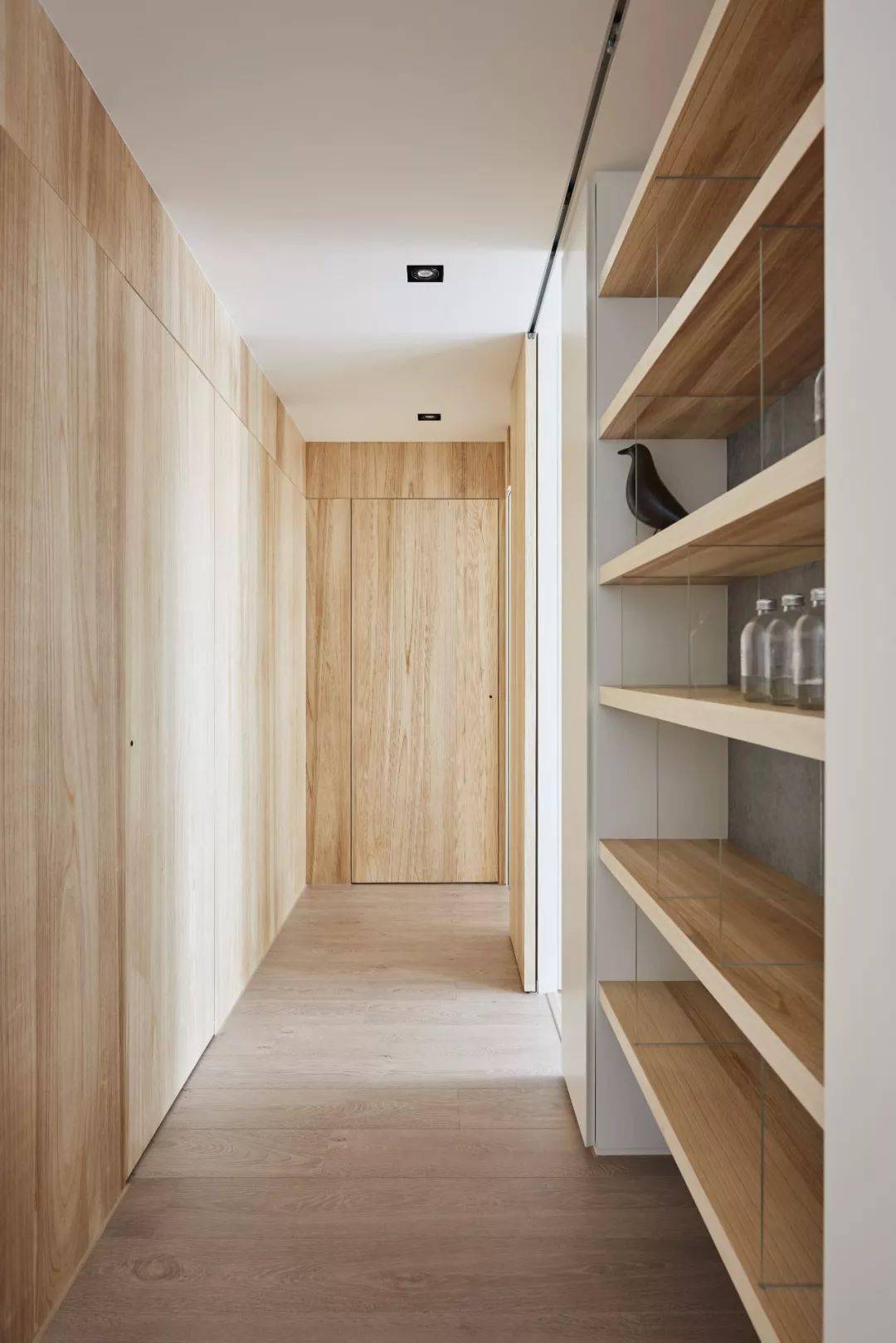 原木色家具白色木门,老师傅木门讲解